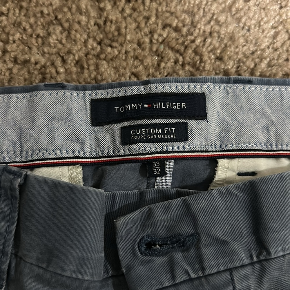 Tommy Hilfiger 33/32 custom fit khaki